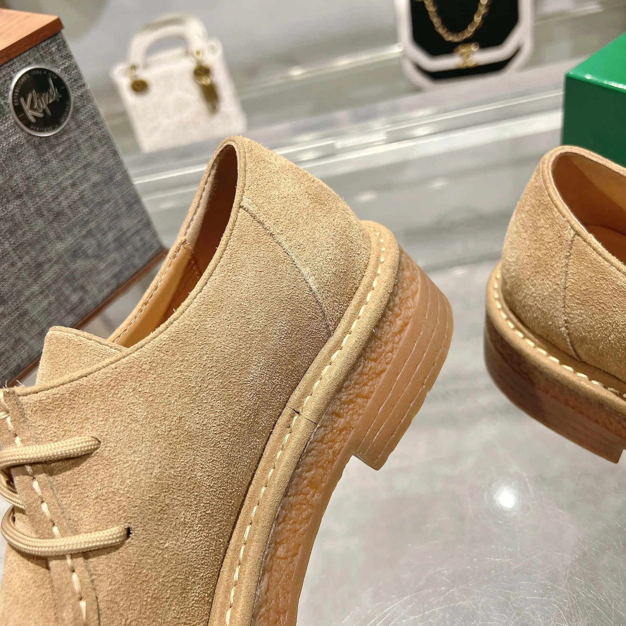 [BV] Top P: 740💰Size for couples: 35-44 (Female 40, Male 38 45, custom-made, non-refundable) Bottega Veneta classic Bottega Veneta counter model! Big square head! Strappy deep-mouth shoes! Reproduction of the original board! The feet are super domineering! Original molded outsole! High-grade mercerized cow velvet! Solid color Niuli!